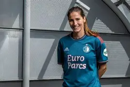 kaiyunapp-关键时刻体能课后，费耶诺德强势反弹备战社区盾，引发热议，更衣室氛围转暖的简单介绍