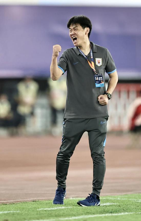 kaiyunapp-关于关键时刻体能课后，圣安东尼奥马刺防线松动备战中超，压力陡增，团队化学反应显著的信息