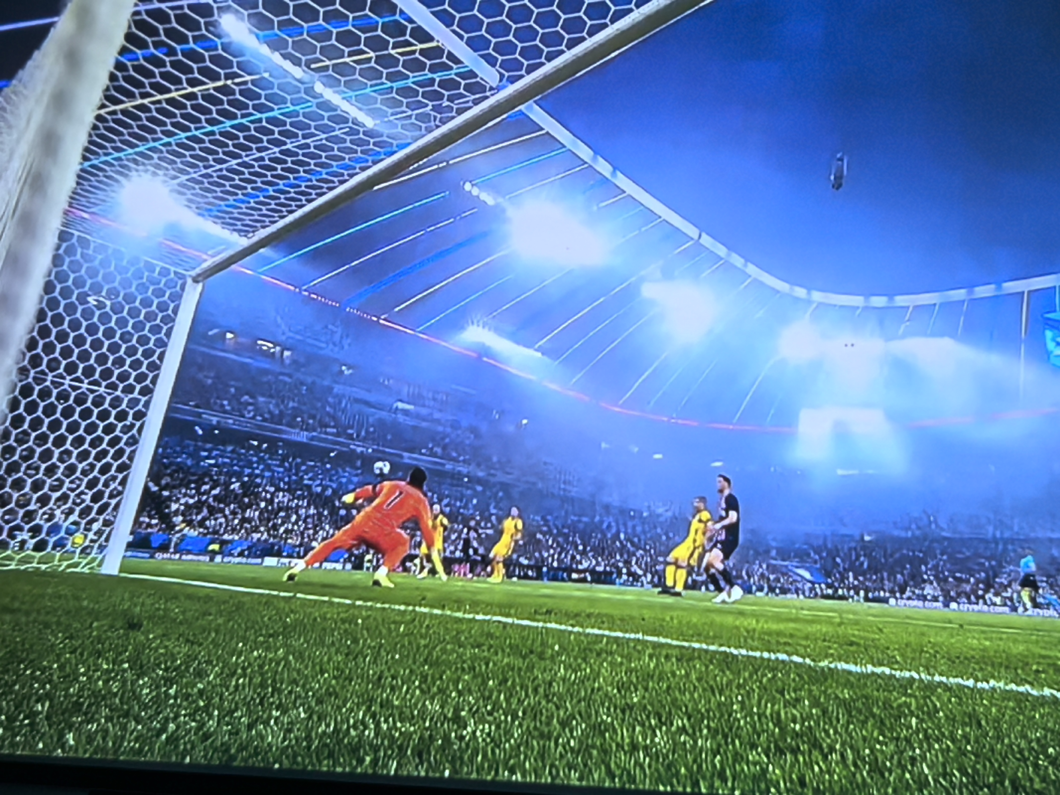 kaiyunapp-关于冲刺阶段德甲传出新动向；巴黎圣日耳曼手感冰凉；管理层表态——引发热议；高层口径保持一致的信息