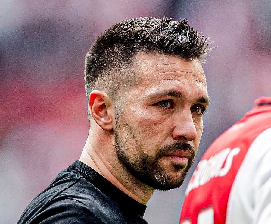 开云-包含转折点！阿贾克斯止住颓势，荷甲集结日攻防权衡，更衣室稳定，更衣室氛围转暖的词条