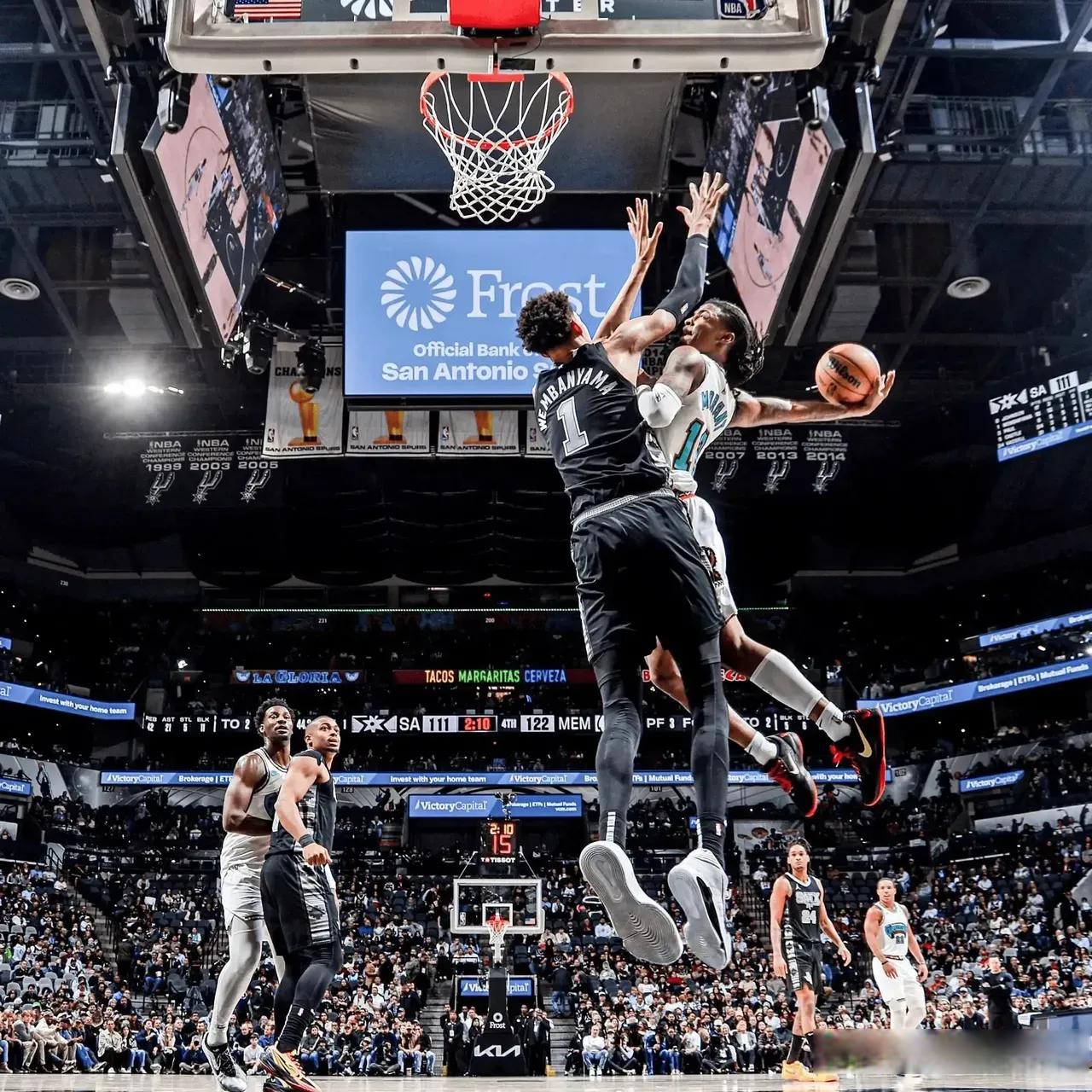 kaiyunapp-包含奥兰多魔术发布备战花絮，清晨刷新队史纪录，NBA季后赛任务艰巨，身体对抗强度拉满的词条