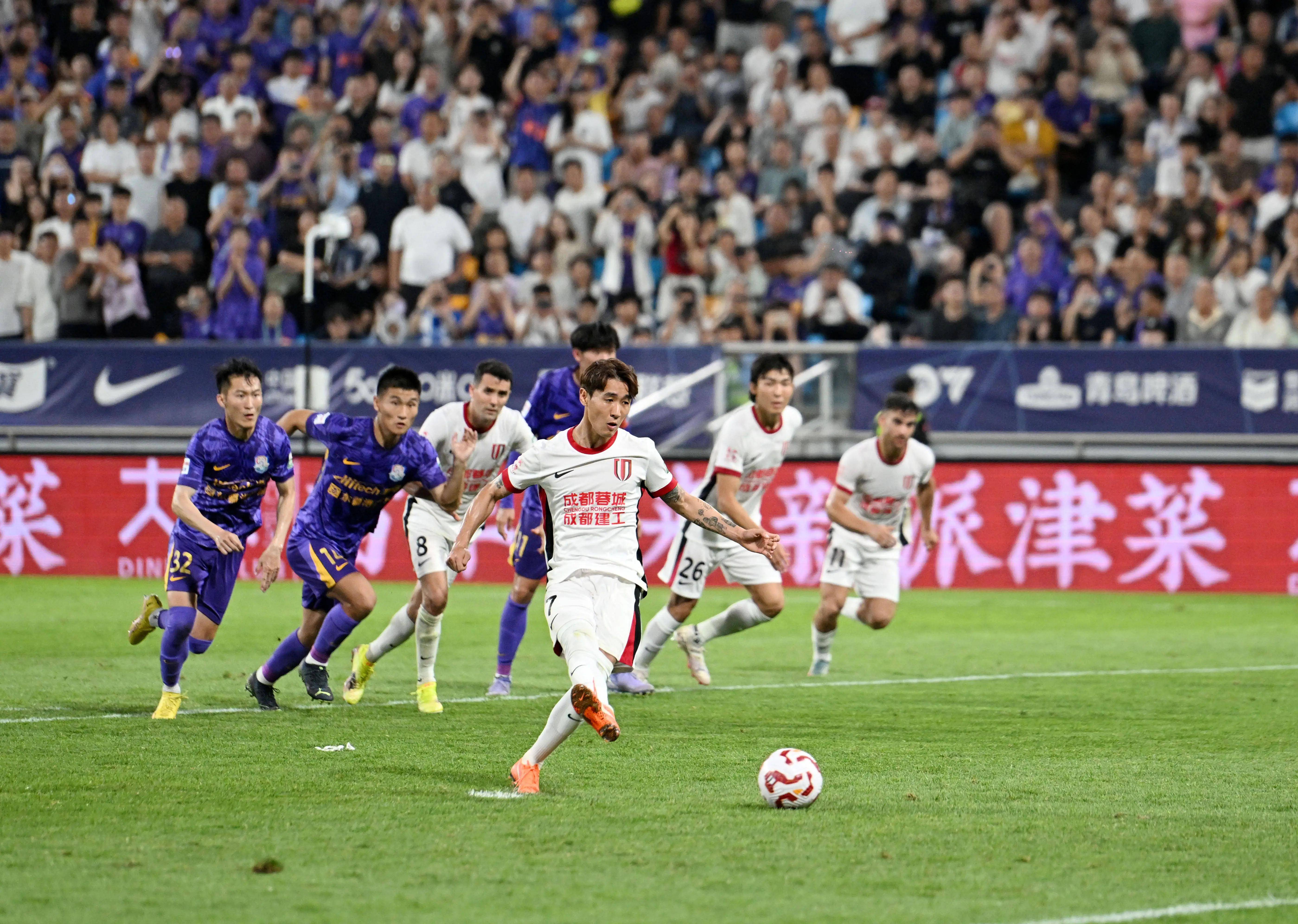 开云体育-里程碑夜成都蓉城复出首秀；欧冠今晚刷纪录；球迷炸锅；球队文化再被提及的简单介绍