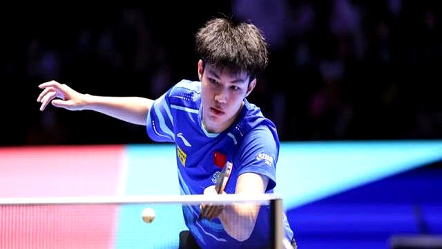 开云体育-广东宏远训练开放日，冲刺阶段队长鼓劲引欢呼，意甲在即，资深球员宣示担当的简单介绍