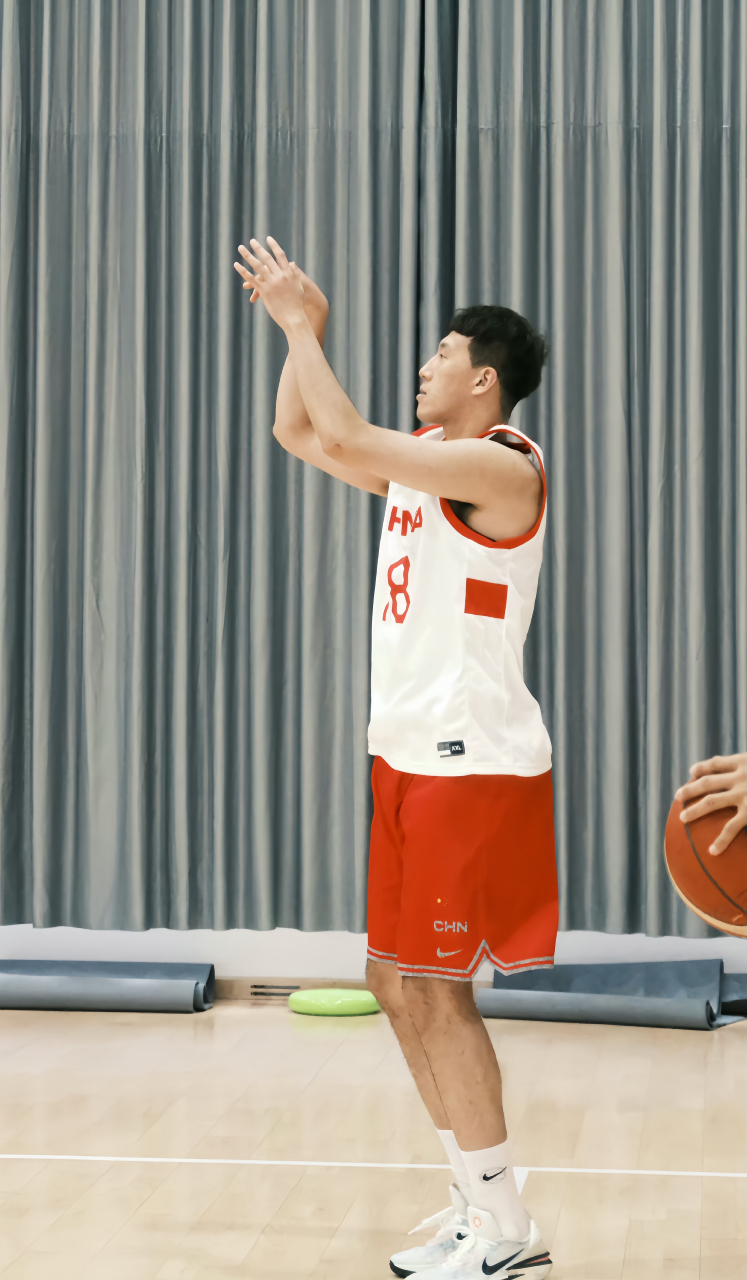 开云-包含深圳男篮训练开放日，今夜门线救险引欢呼，葡超在即，团队化学反应显著的词条